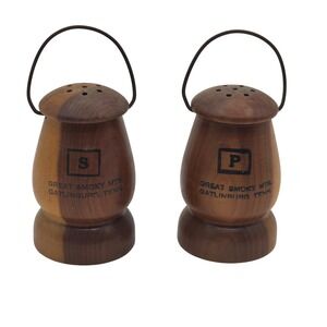 Great Smoky Mountains Gatlinburg Tenn Wooden Salt Pepper Shakers Pair Souvenir